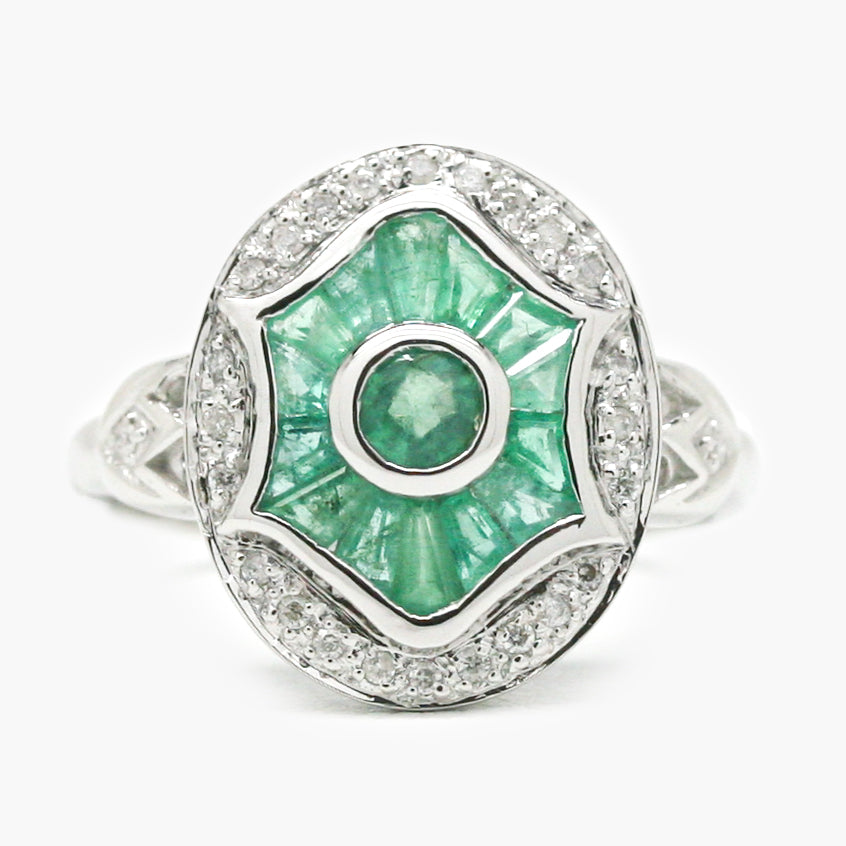 NEW Diamond & Emerald 9 Carat White Gold Ring