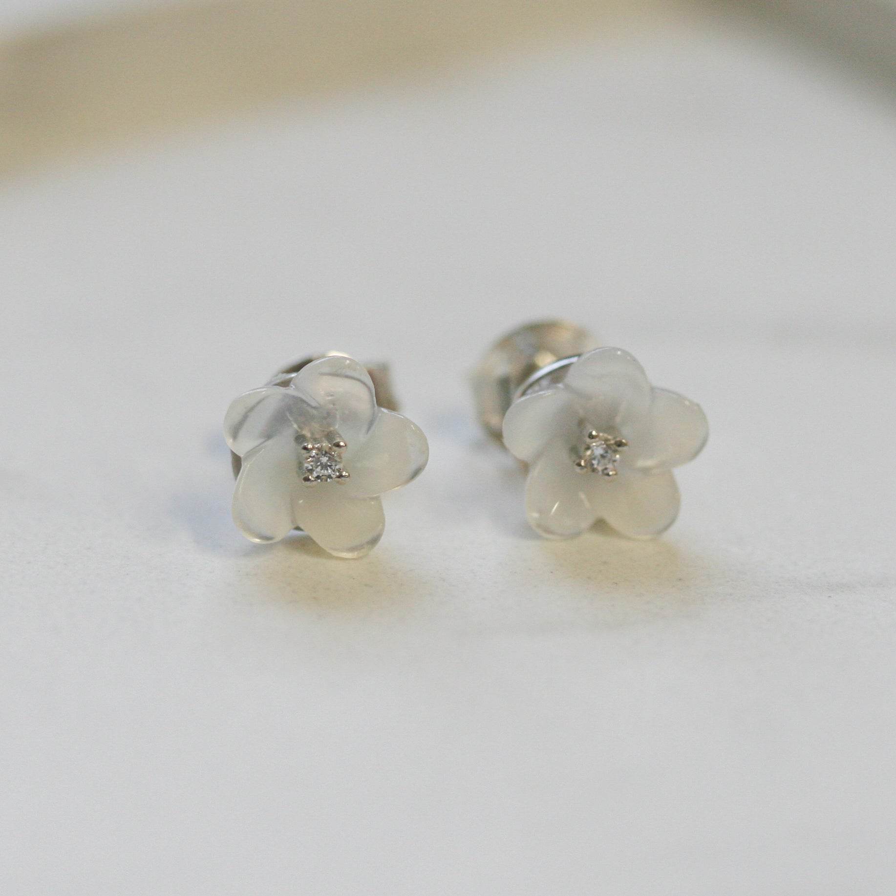 NEW Silver Mother of Pearl Flower Stud Earrings - Jordans Jewellers