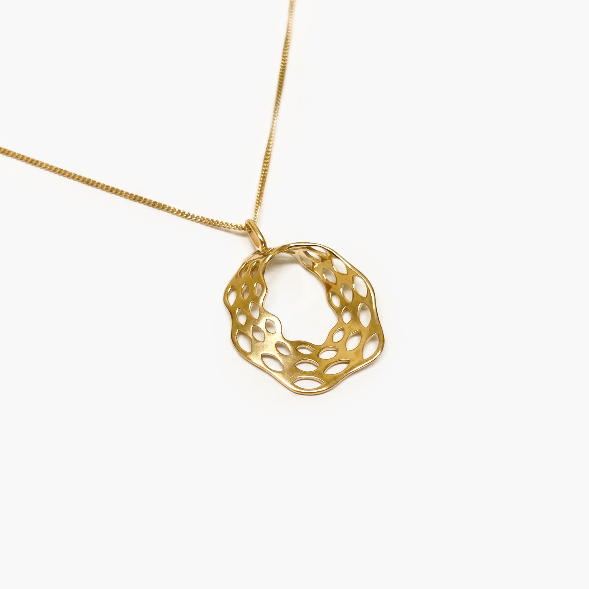 9ct Yellow Gold Open Weave Organic Circle Pendant Necklace