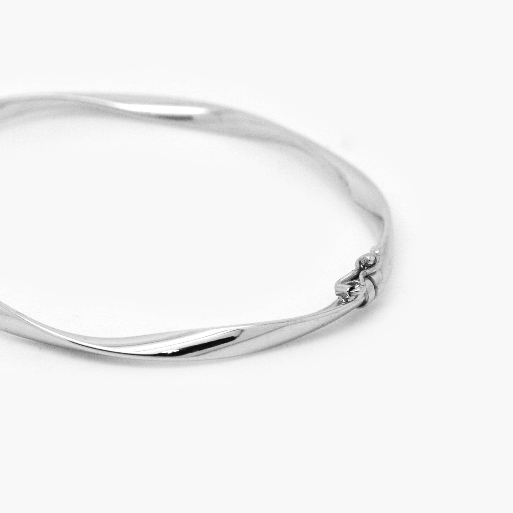 9ct White Gold Twist Hinged Bangle