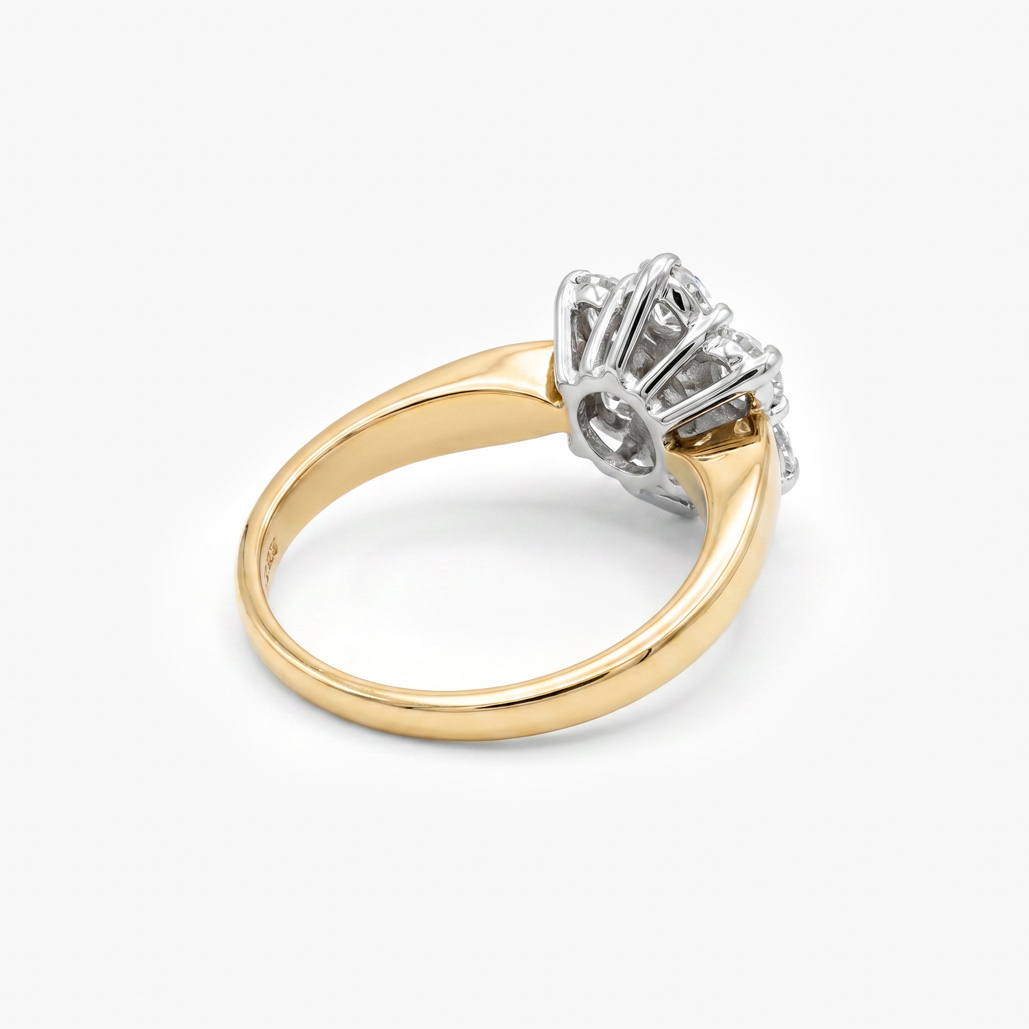 Pre-Owned 18ct Gold Diamond Floral Cluster Ring