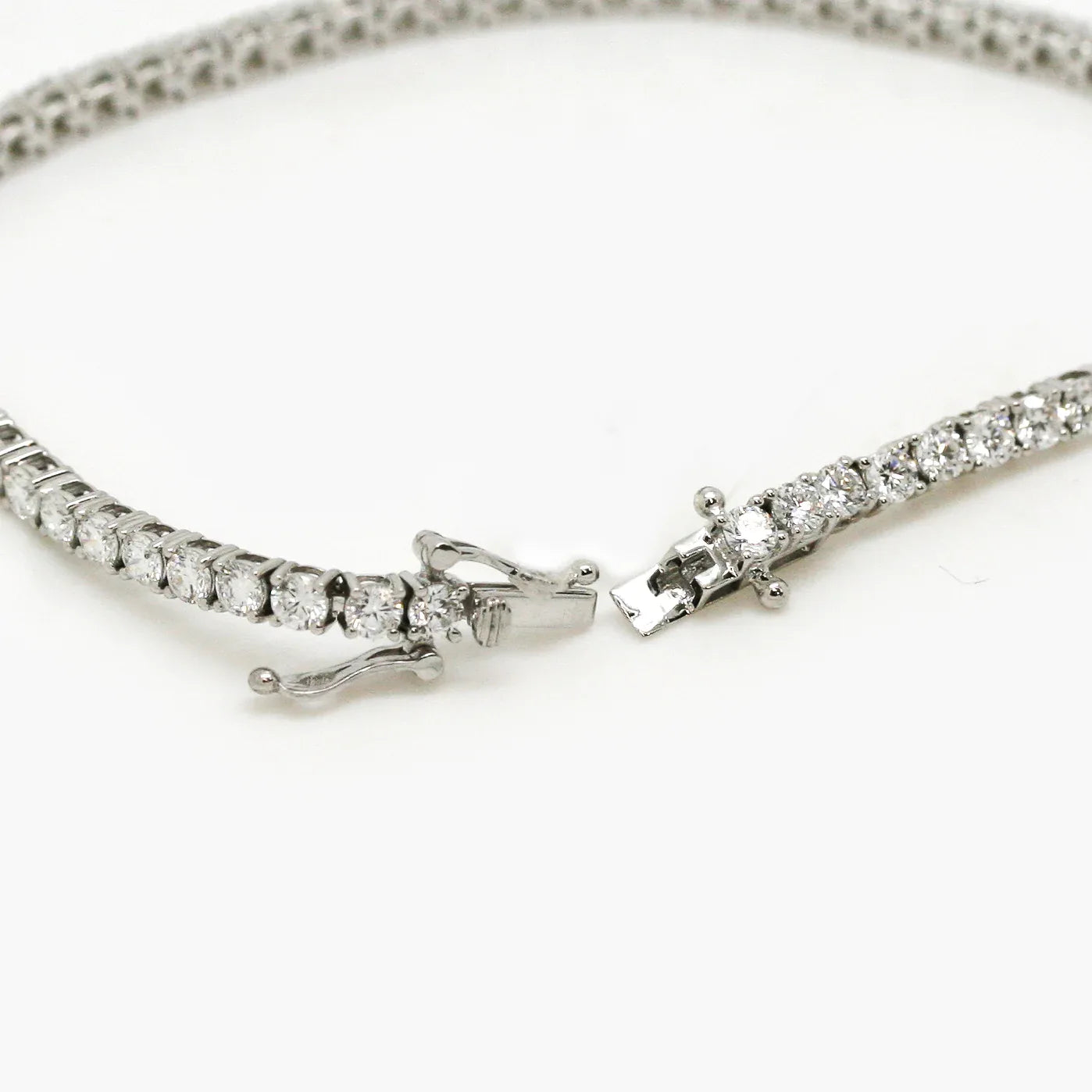 9ct White Gold Lab-Grown Diamond Tennis Bracelet - Jordans Jewellers