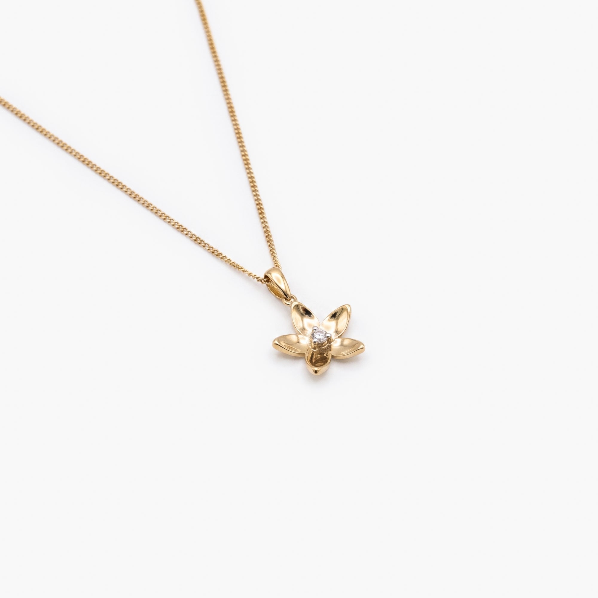 9ct Yellow Gold Diamond Centre Flower Pendant Necklace