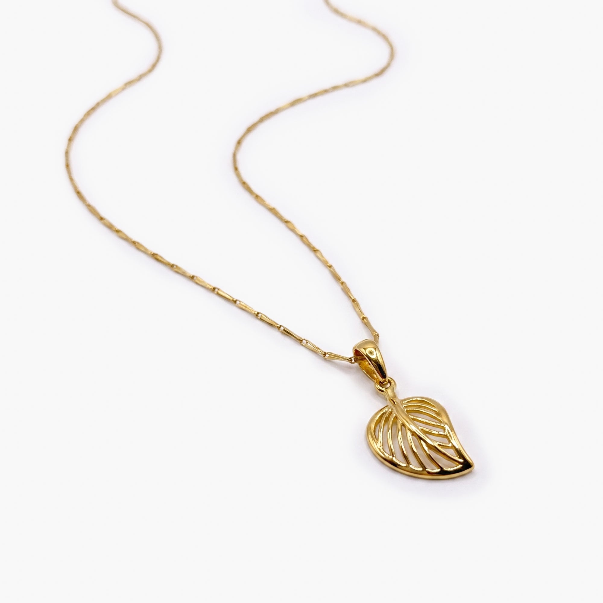9ct Yellow Gold Open Leaf Pendant Necklace