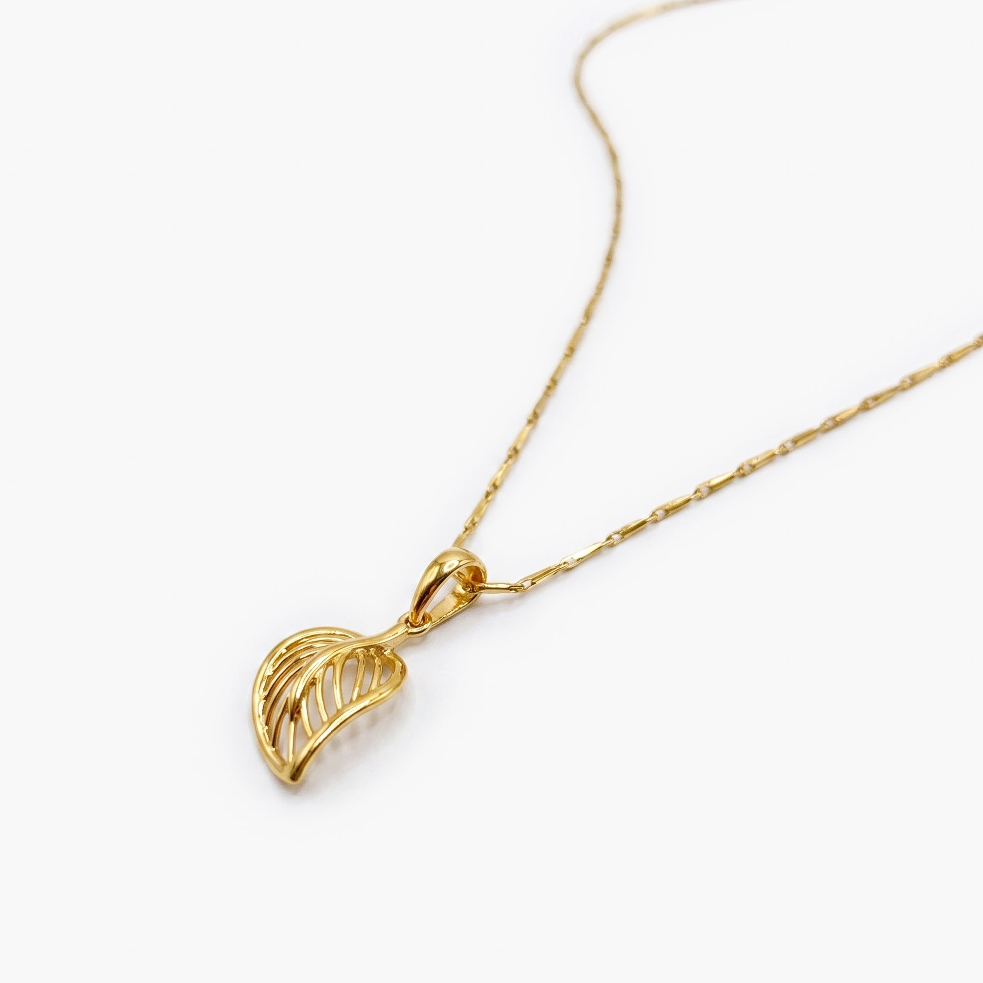 9ct Yellow Gold Open Leaf Pendant Necklace