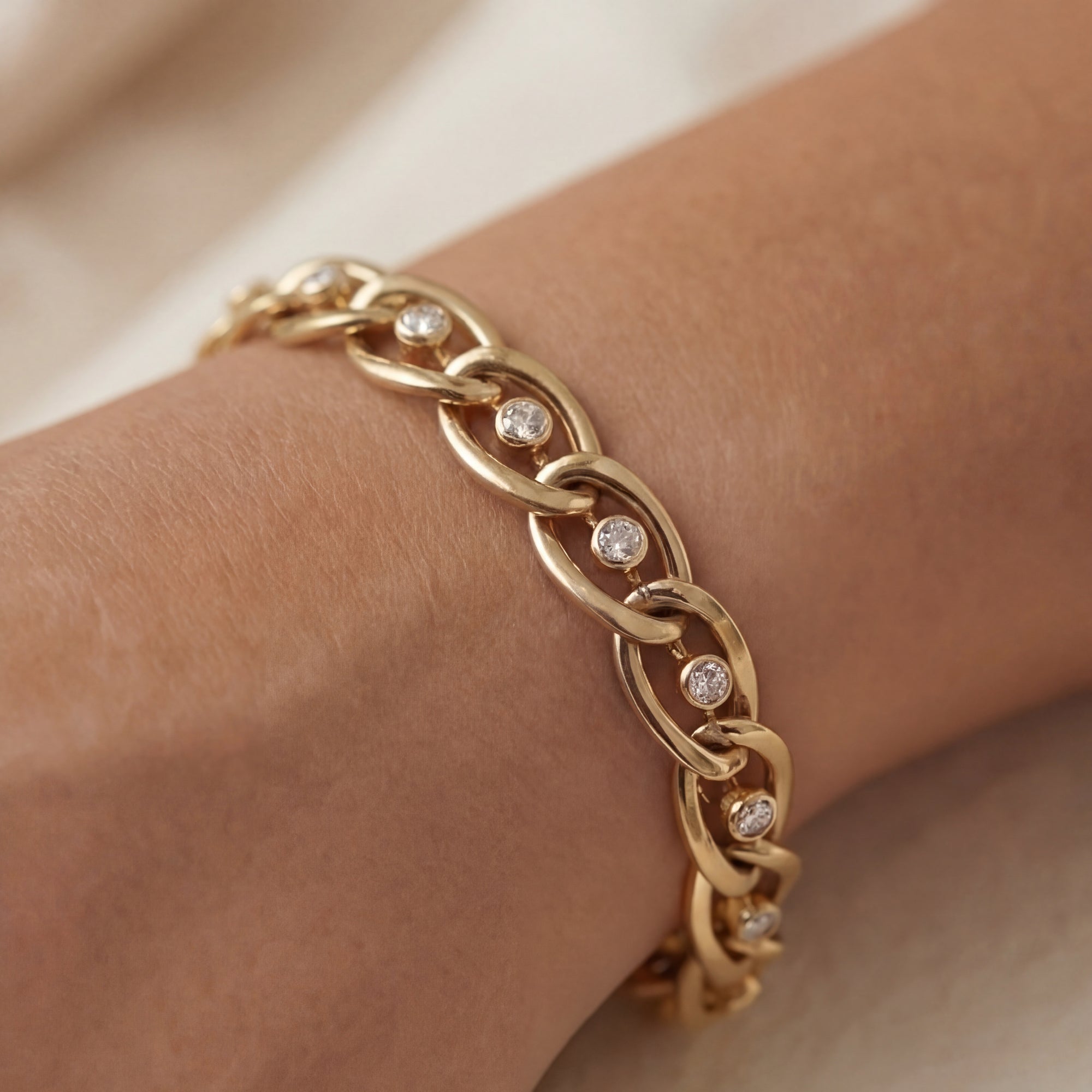 Garrard & Co 18ct Gold Diamond Set Bracelet 1.00ct