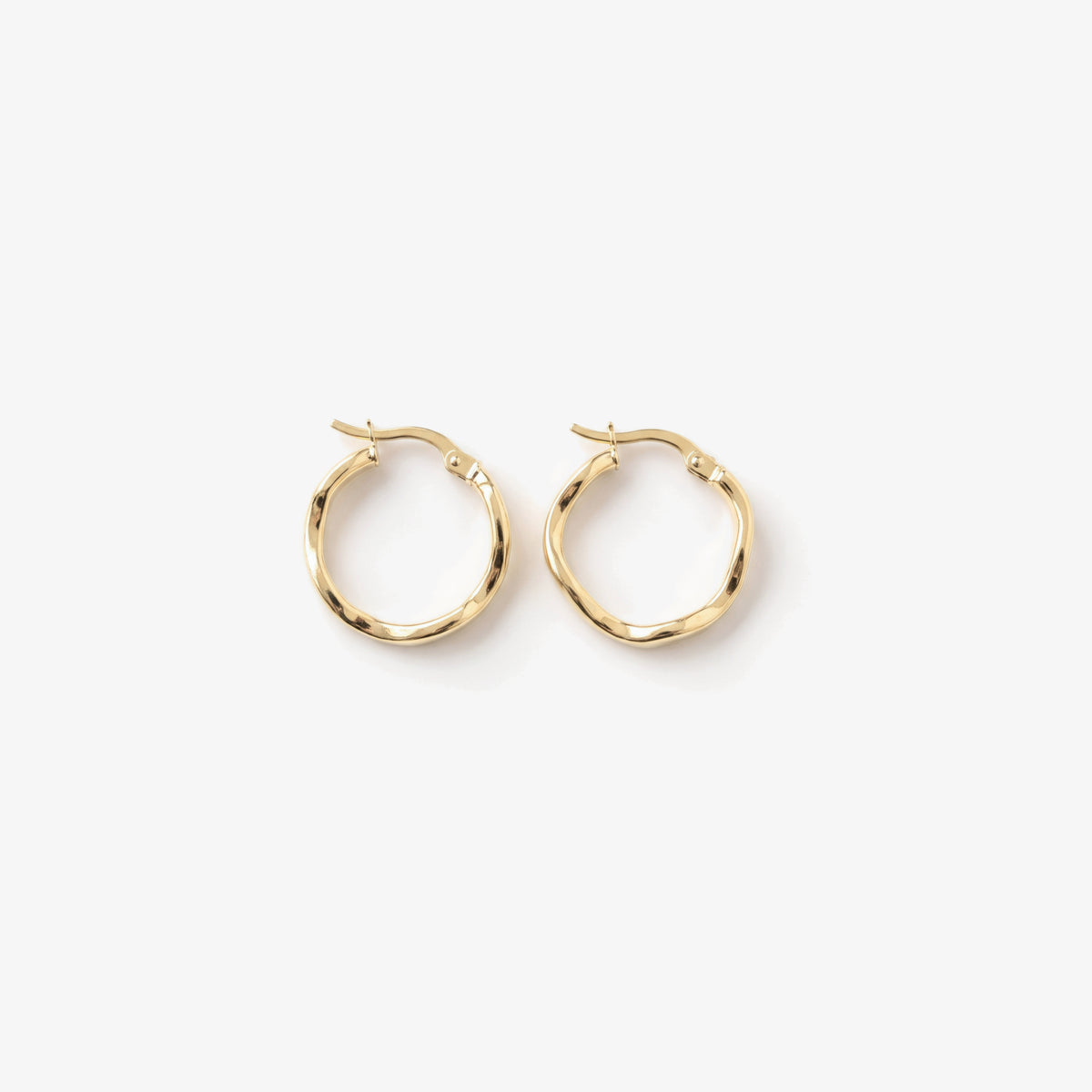 9ct Gold Twisted Wavy Hoop Earrings detail