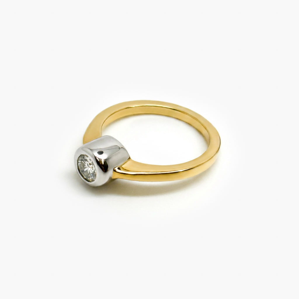 18ct Gold 0.30ct Diamond Rubover Ring