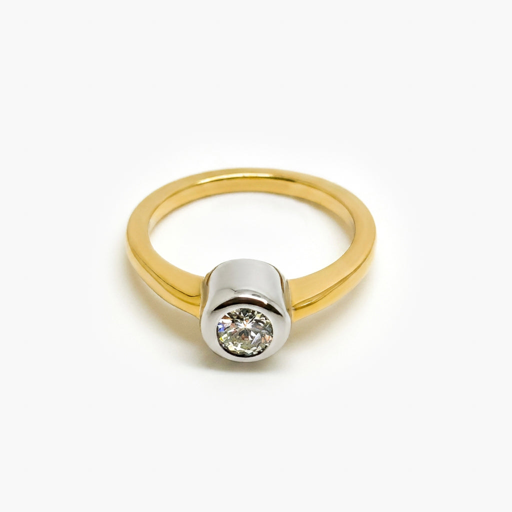 18ct Gold 0.30ct Diamond Rubover Ring