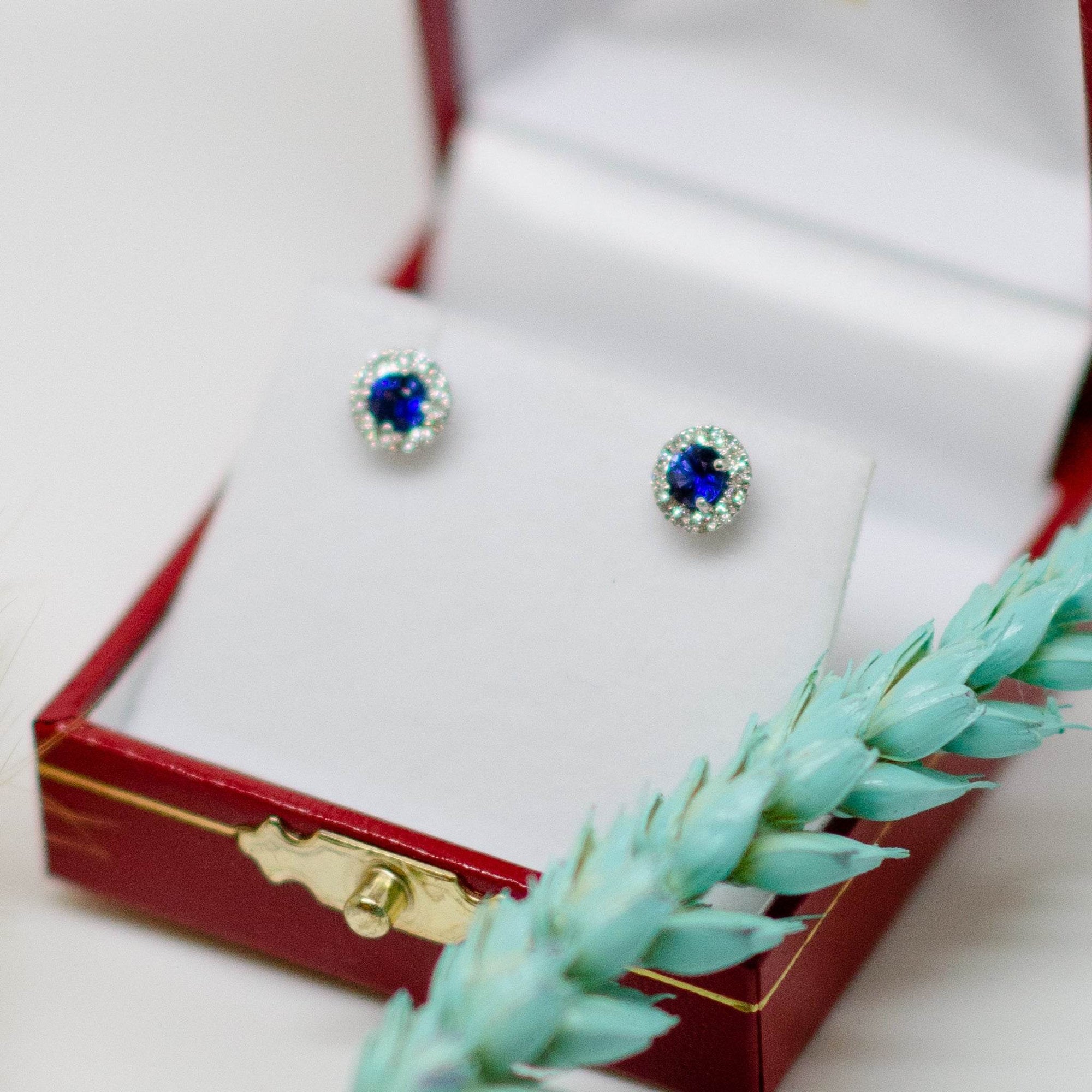 18 Carat White Gold & Blue Sapphire Cluster Stud Earrings - Jordans Jewellers