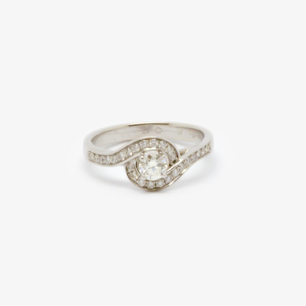 Jordans Jewellers 18ct white gold diamond and swirl ring