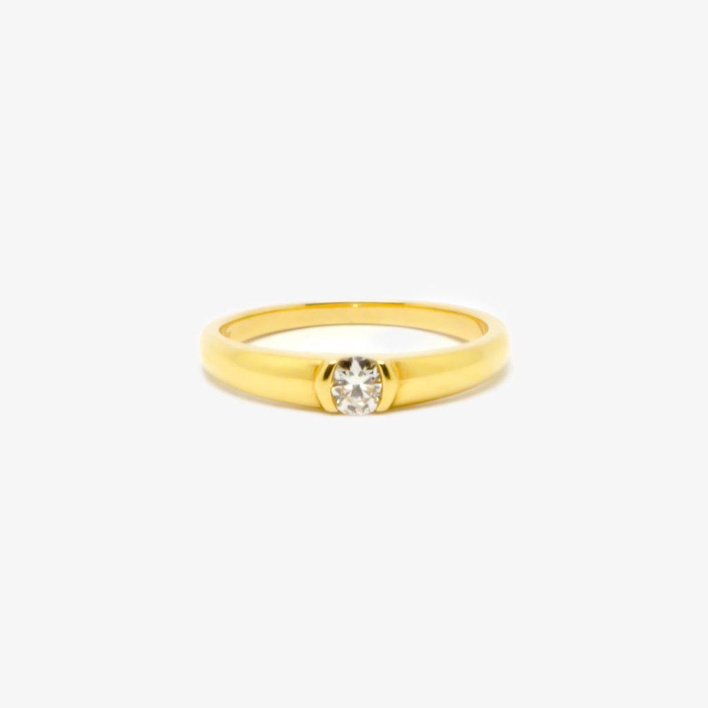 Jordans Jewellers 18ct yellow gold diamond solitaire ring