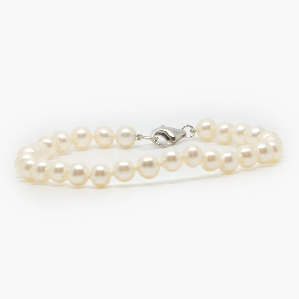 Jordans Jewellers silver tripper clasp and white freshwater pearl bracelet